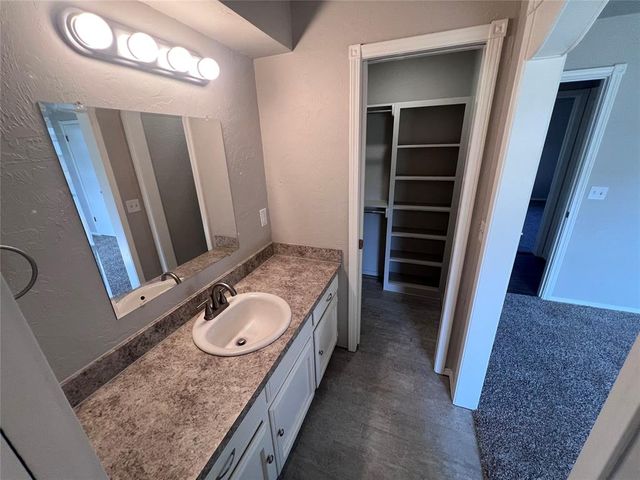 709 Glenmanor Drive, Midwest City, OK 73110