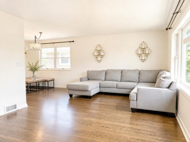 8124 Monroe Avenue, Munster, IN 46321