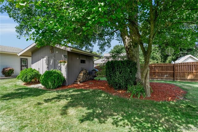 122 Old Orchard Lane, Orchard Park, NY 14127