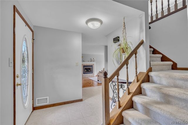122 Old Orchard Lane, Orchard Park, NY 14127