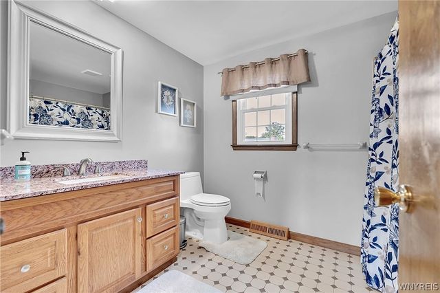 122 Old Orchard Lane, Orchard Park, NY 14127