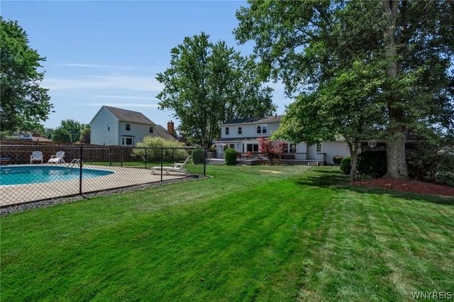 122 Old Orchard Lane, Orchard Park, NY 14127