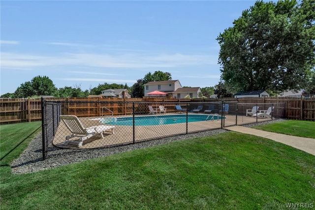 122 Old Orchard Lane, Orchard Park, NY 14127