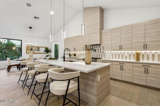 6323 N 10TH Drive, Phoenix, AZ 85013