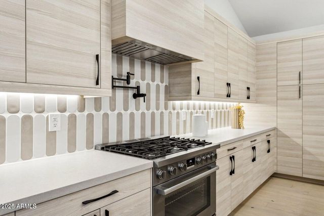 6323 N 10TH Drive, Phoenix, AZ 85013