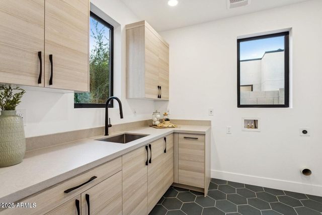 6323 N 10TH Drive, Phoenix, AZ 85013