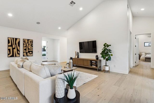 6323 N 10TH Drive, Phoenix, AZ 85013