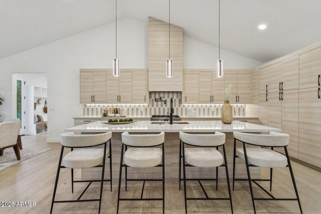 6323 N 10TH Drive, Phoenix, AZ 85013