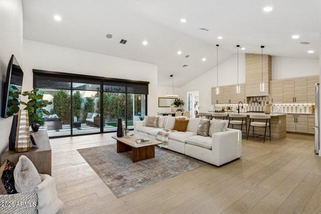 6323 N 10TH Drive, Phoenix, AZ 85013