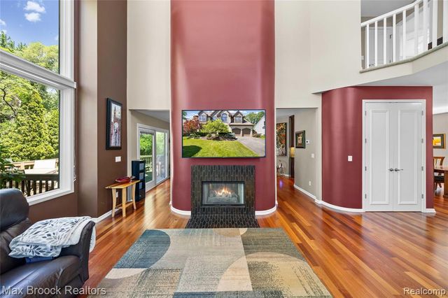 6294 Lindsay Court, West Bloomfield, MI 48324