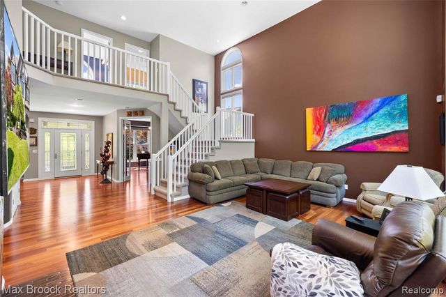 6294 Lindsay Court, West Bloomfield, MI 48324
