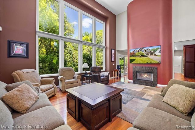 6294 Lindsay Court, West Bloomfield, MI 48324