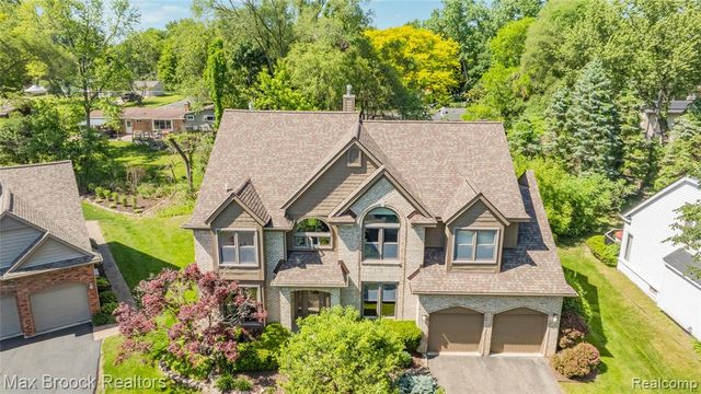 6294 Lindsay Court, West Bloomfield, MI 48324