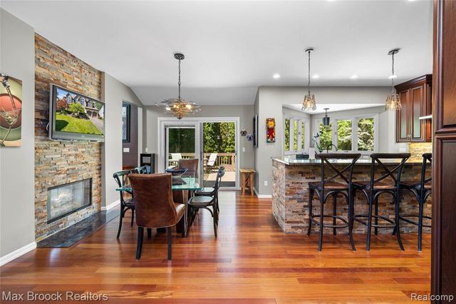 6294 Lindsay Court, West Bloomfield, MI 48324