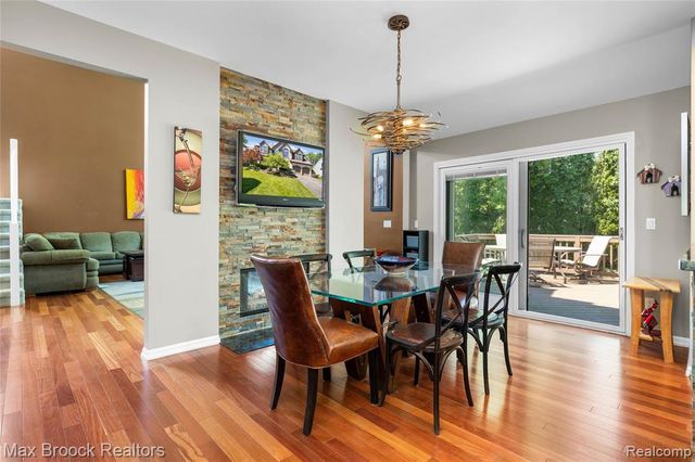 6294 Lindsay Court, West Bloomfield, MI 48324