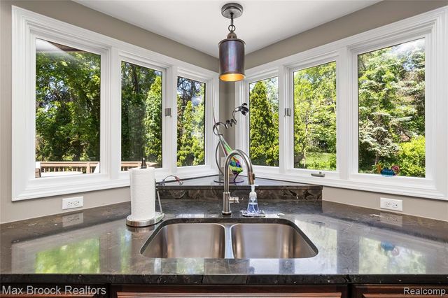6294 Lindsay Court, West Bloomfield, MI 48324