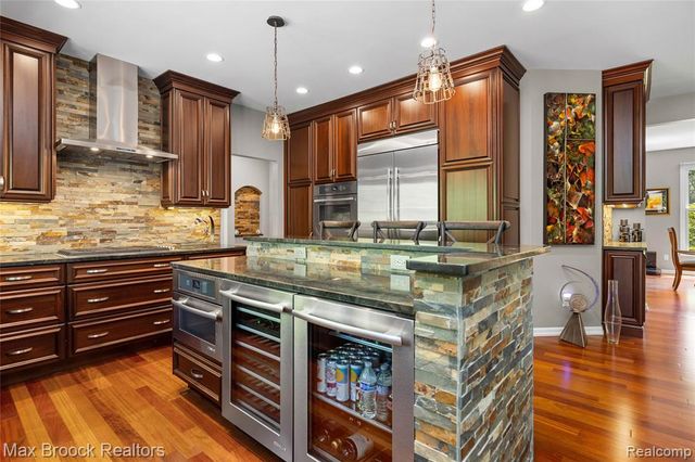 6294 Lindsay Court, West Bloomfield, MI 48324
