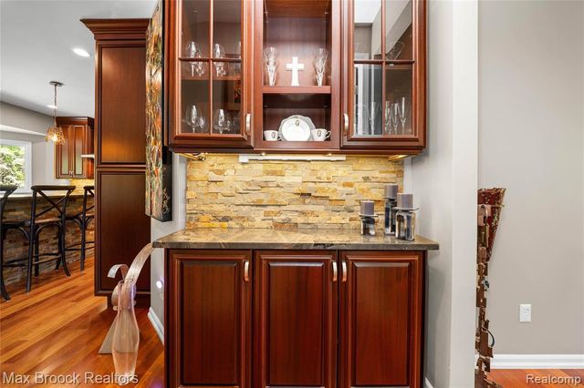 6294 Lindsay Court, West Bloomfield, MI 48324