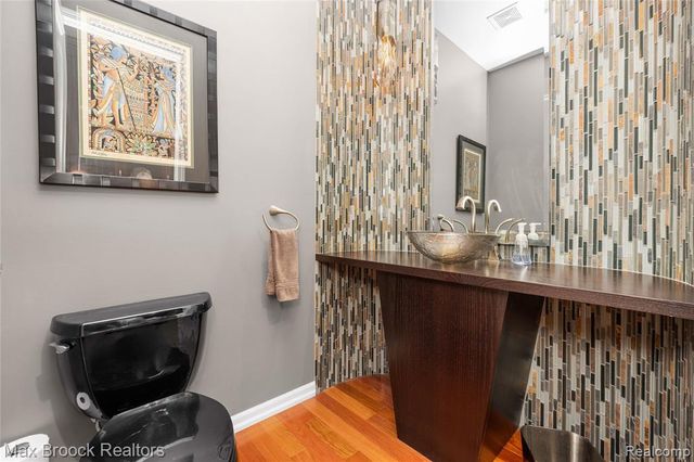 6294 Lindsay Court, West Bloomfield, MI 48324