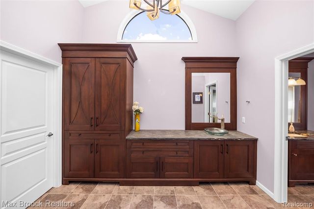 6294 Lindsay Court, West Bloomfield, MI 48324