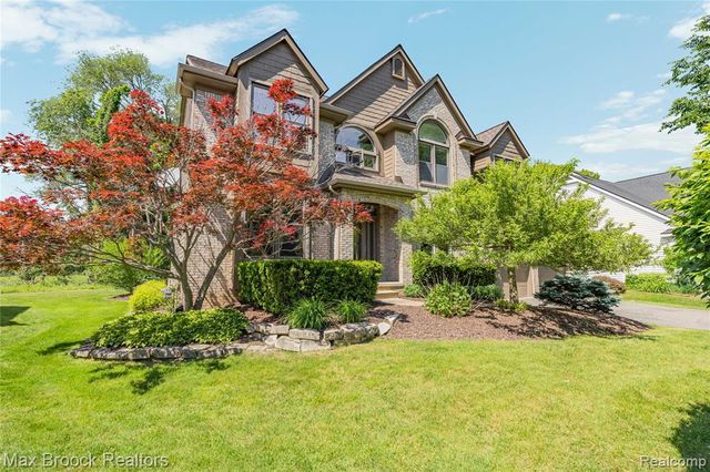 6294 Lindsay Court, West Bloomfield, MI 48324