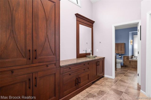 6294 Lindsay Court, West Bloomfield, MI 48324