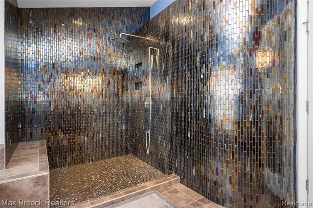 6294 Lindsay Court, West Bloomfield, MI 48324