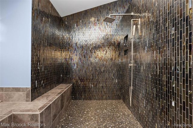6294 Lindsay Court, West Bloomfield, MI 48324