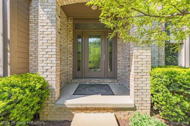 6294 Lindsay Court, West Bloomfield, MI 48324