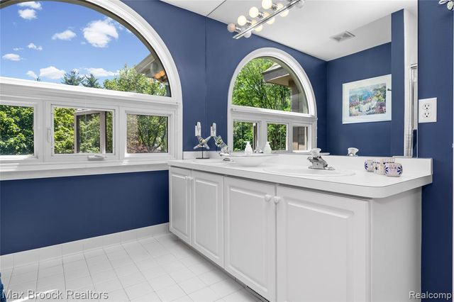 6294 Lindsay Court, West Bloomfield, MI 48324