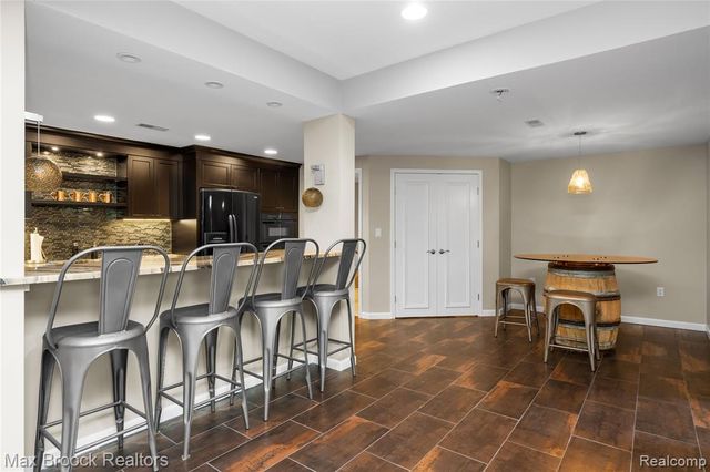 6294 Lindsay Court, West Bloomfield, MI 48324
