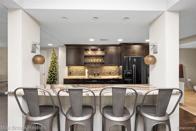 6294 Lindsay Court, West Bloomfield, MI 48324
