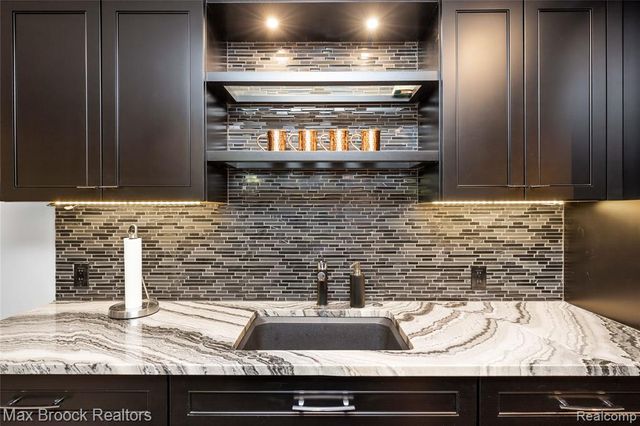 6294 Lindsay Court, West Bloomfield, MI 48324
