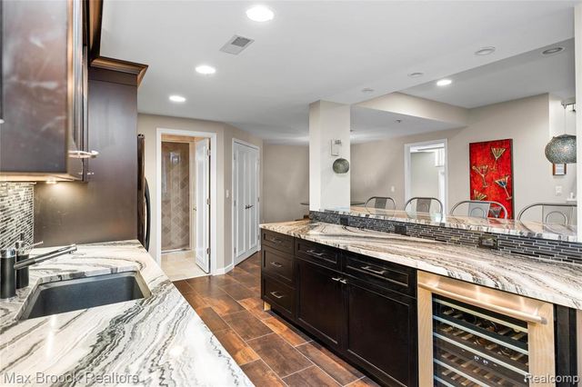 6294 Lindsay Court, West Bloomfield, MI 48324
