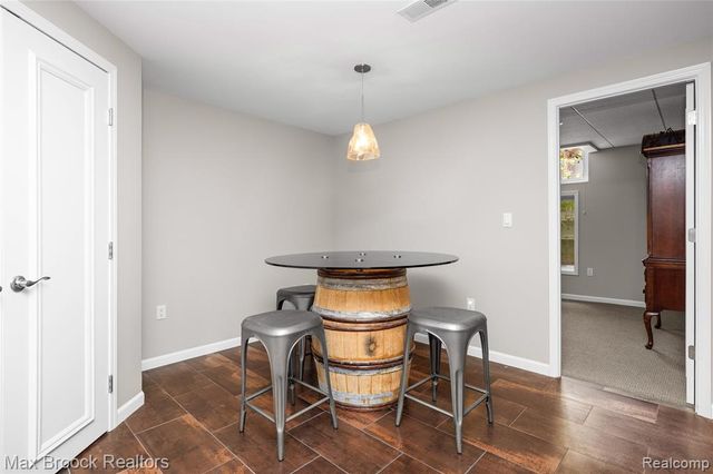 6294 Lindsay Court, West Bloomfield, MI 48324
