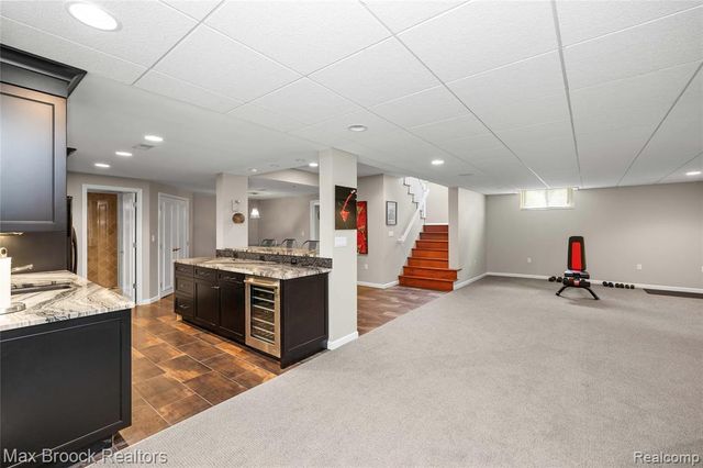 6294 Lindsay Court, West Bloomfield, MI 48324