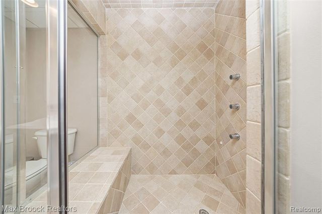 6294 Lindsay Court, West Bloomfield, MI 48324