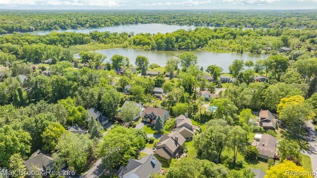 6294 Lindsay Court, West Bloomfield, MI 48324