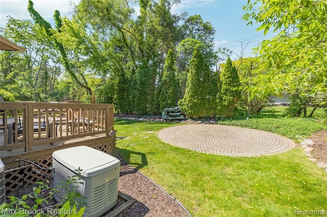 6294 Lindsay Court, West Bloomfield, MI 48324