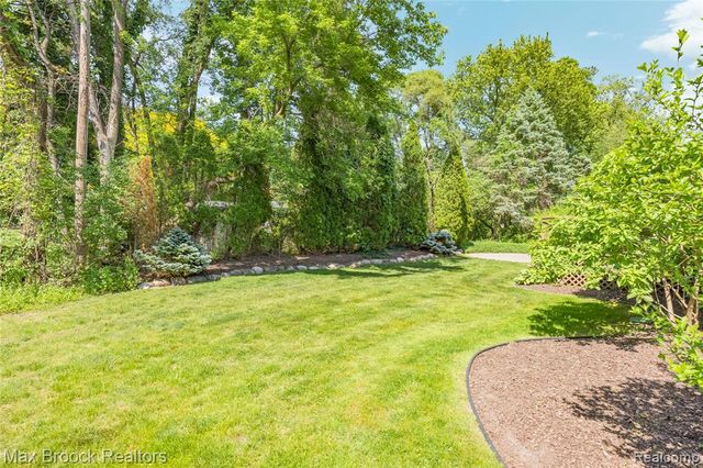 6294 Lindsay Court, West Bloomfield, MI 48324