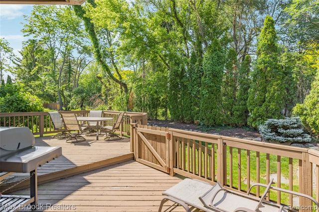 6294 Lindsay Court, West Bloomfield, MI 48324