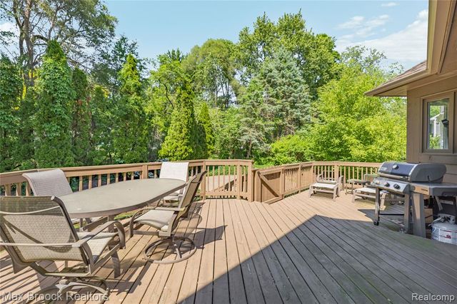 6294 Lindsay Court, West Bloomfield, MI 48324