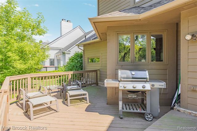 6294 Lindsay Court, West Bloomfield, MI 48324