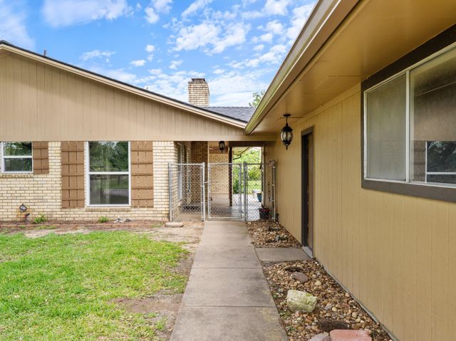 5067 Fm 2668, Bay City, TX 77414
