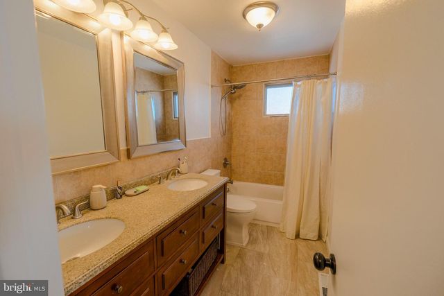 5 S ENSIGN DR, Little Egg Harbor Twp, NJ 08087