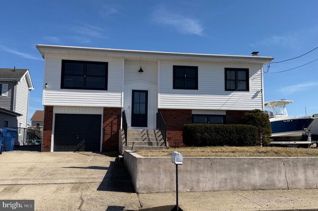 5 S ENSIGN DR, Little Egg Harbor Twp, NJ 08087