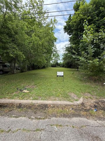 4612 Mayflower Street, Houston, TX 77033