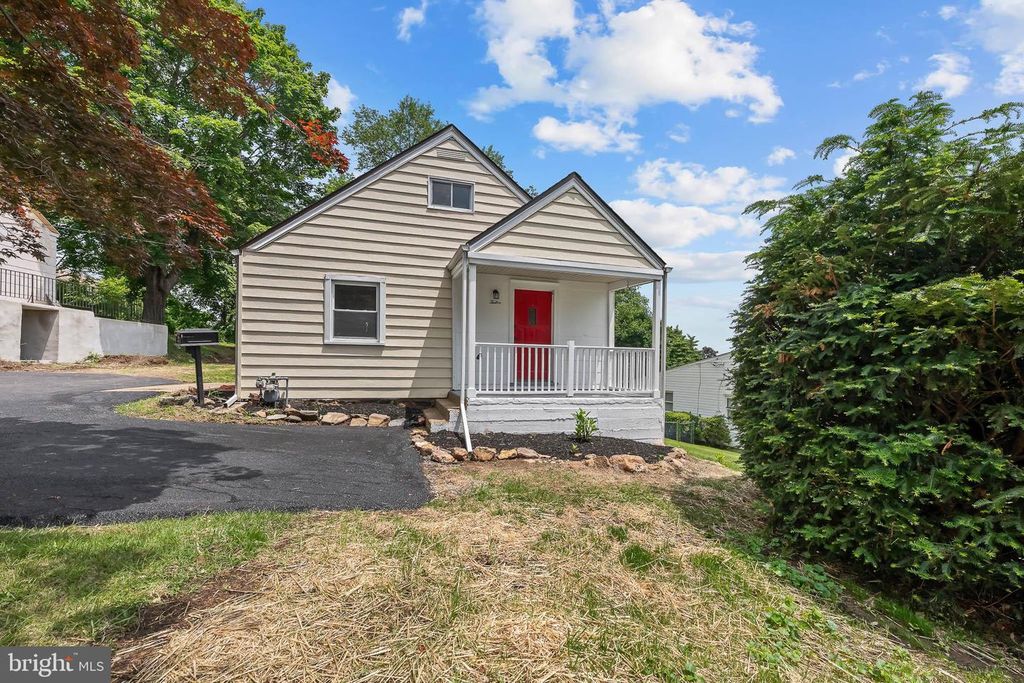 12 ROSALIE LN, Aston, PA 19014