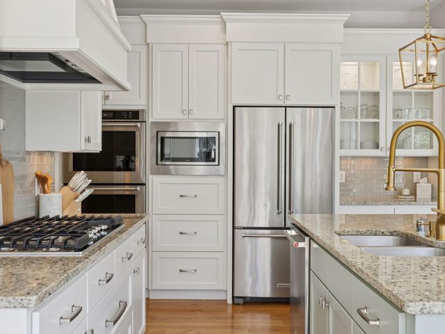 15535 52nd Place N, Plymouth, MN 55446
