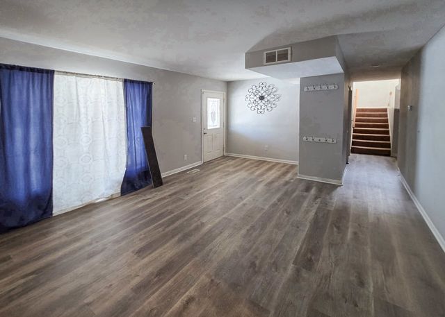 719 Surrey Drive, Streamwood, IL 60107